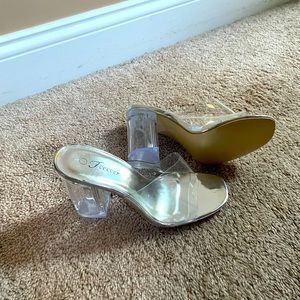 Clear pumps